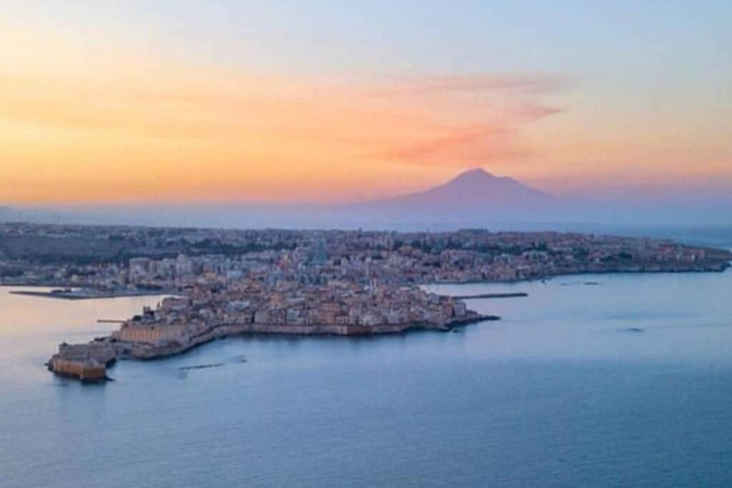 Sea-View Terrace & Bikes Moon Ortigia Holiday Home Syracuse Esterno foto